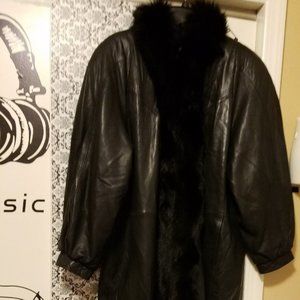 Beautiful/classy ladies leather coat/fox trim!